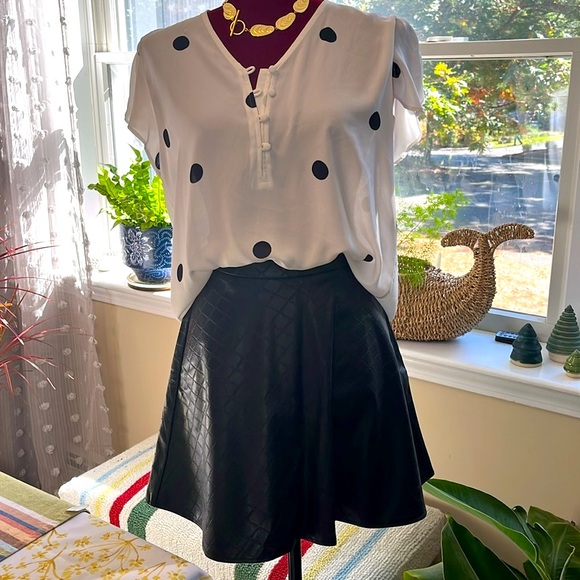 Join the Leather trend this season in this cute mini!! - Picture 2 of 7